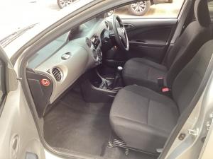 Toyota Etios hatch 1.5 Sprint - Image 7