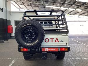 Toyota Land Cruiser 79 4.5D-4D LX V8 single cab - Image 5