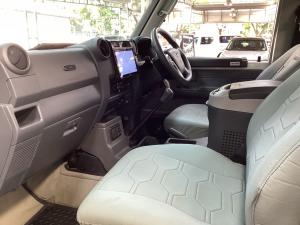 Toyota Land Cruiser 79 4.5D-4D LX V8 single cab - Image 7