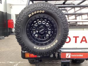 Toyota Land Cruiser 79 4.5D-4D LX V8 single cab - Image 20