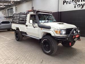 Toyota Land Cruiser 79 4.5D-4D LX V8 single cab - Image 1