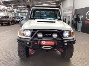 Toyota Land Cruiser 79 4.5D-4D LX V8 single cab - Image 4