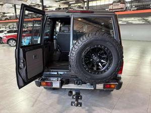 Toyota Landcruiser 76 2.8 GD-6 VX S/W automatic - Image 11