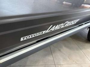 Toyota Landcruiser 76 2.8 GD-6 VX S/W automatic - Image 13