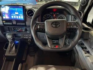Toyota Landcruiser 76 2.8 GD-6 VX S/W automatic - Image 15