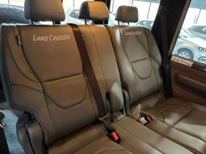 Toyota Landcruiser 76 2.8 GD-6 VX S/W automatic - Image 16