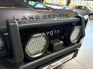 Toyota Landcruiser 76 2.8 GD-6 VX S/W automatic - Image 6