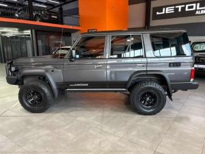 Toyota Landcruiser 76 2.8 GD-6 VX S/W automatic - Image 8