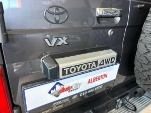 Toyota Landcruiser 76 2.8 GD-6 VX S/W automatic - Image 9