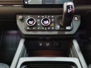 Land Rover Defender 110 D300 X-Dynamic HSE - Image 12