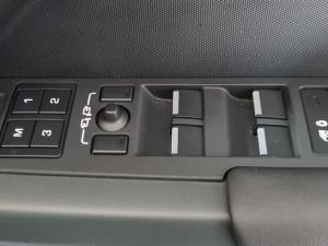 Land Rover Defender 110 D300 X-Dynamic HSE - Image 21
