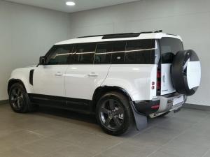 Land Rover Defender 110 D300 X-Dynamic HSE - Image 22