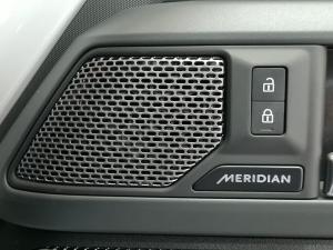 Land Rover Defender 110 D300 X-Dynamic HSE - Image 27