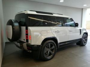 Land Rover Defender 110 D300 X-Dynamic HSE - Image 28