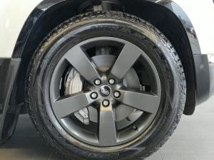 Land Rover Defender 110 D300 X-Dynamic HSE - Image 6