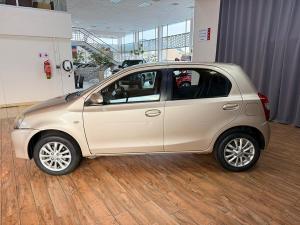 Toyota Etios hatch 1.5 Sprint - Image 10