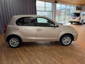 Toyota Etios hatch 1.5 Sprint - Image 8