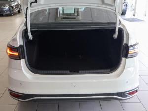 Volkswagen Polo sedan 1.6 Life - Image 15