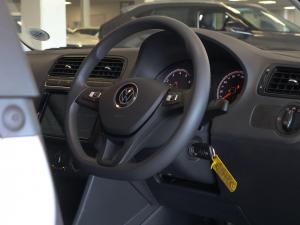 Volkswagen Polo Vivo hatch 1.4 Life - Image 26