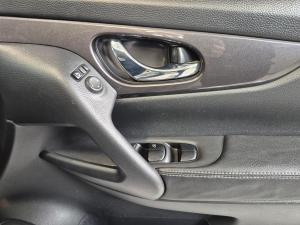 Nissan X-Trail 2.5 4x4 Acenta Tech - Image 24