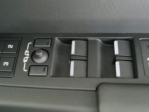 Land Rover Defender 110 D350 X-Dynamic HSE - Image 16