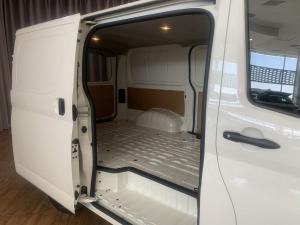 Toyota Quantum 2.8 LWB panel van manual - Image 10