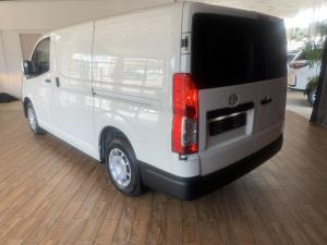 Toyota Quantum 2.8 LWB panel van manual - Image 8