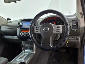 Nissan Navara 2.5dCi double cab 4x4 Safari auto - Image 10
