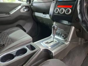 Nissan Navara 2.5dCi double cab 4x4 Safari auto - Image 11