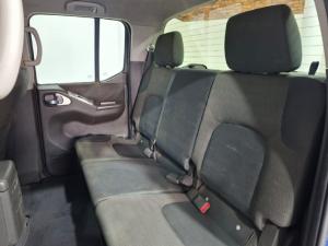 Nissan Navara 2.5dCi double cab 4x4 Safari auto - Image 14