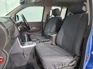 Nissan Navara 2.5dCi double cab 4x4 Safari auto - Image 15