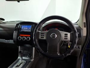 Nissan Navara 2.5dCi double cab 4x4 Safari auto - Image 16