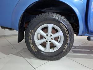 Nissan Navara 2.5dCi double cab 4x4 Safari auto - Image 6