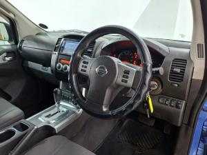 Nissan Navara 2.5dCi double cab 4x4 Safari auto - Image 8