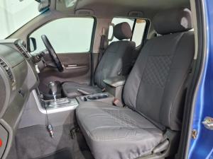 Nissan Navara 2.5dCi double cab 4x4 Safari auto - Image 9