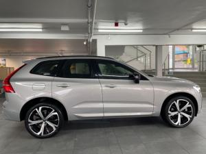 Volvo XC60 B5 AWD Plus Dark - Image 2