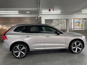 Volvo XC60 B5 AWD Plus Dark - Image 5