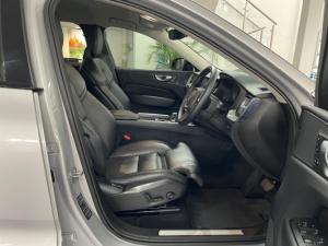 Volvo XC60 B5 AWD Plus Dark - Image 6