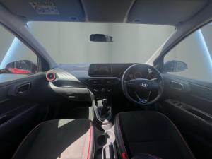 Hyundai Grand i10 1.0 Premium hatch - Image 9