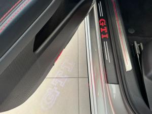 Volkswagen Golf GTI - Image 12