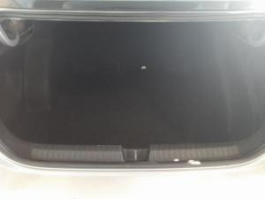 Volkswagen Polo sedan 1.6 Life - Image 11