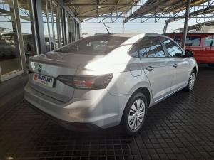Volkswagen Polo sedan 1.6 Life - Image 7