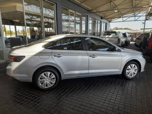 Volkswagen Polo sedan 1.6 Life - Image 8