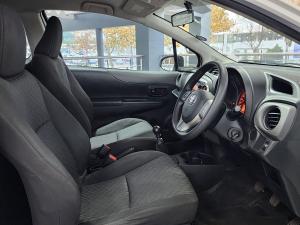 Toyota Yaris 3-door 1.3 Xi - Image 11