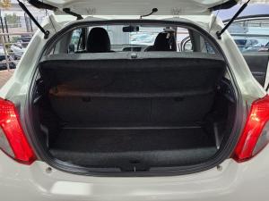 Toyota Yaris 3-door 1.3 Xi - Image 13