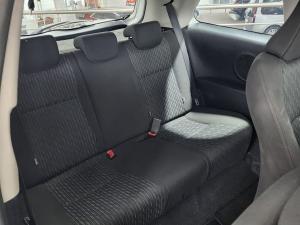Toyota Yaris 3-door 1.3 Xi - Image 15