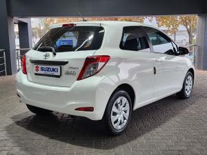 Toyota Yaris 3-door 1.3 Xi - Image 8