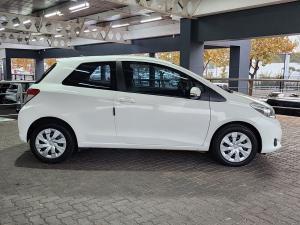 Toyota Yaris 3-door 1.3 Xi - Image 9