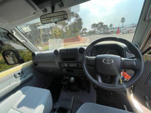 Toyota Land Cruiser 79 4.5D-4D LX V8 single cab - Image 6