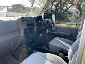 Toyota Land Cruiser 79 4.5D-4D LX V8 single cab - Image 7